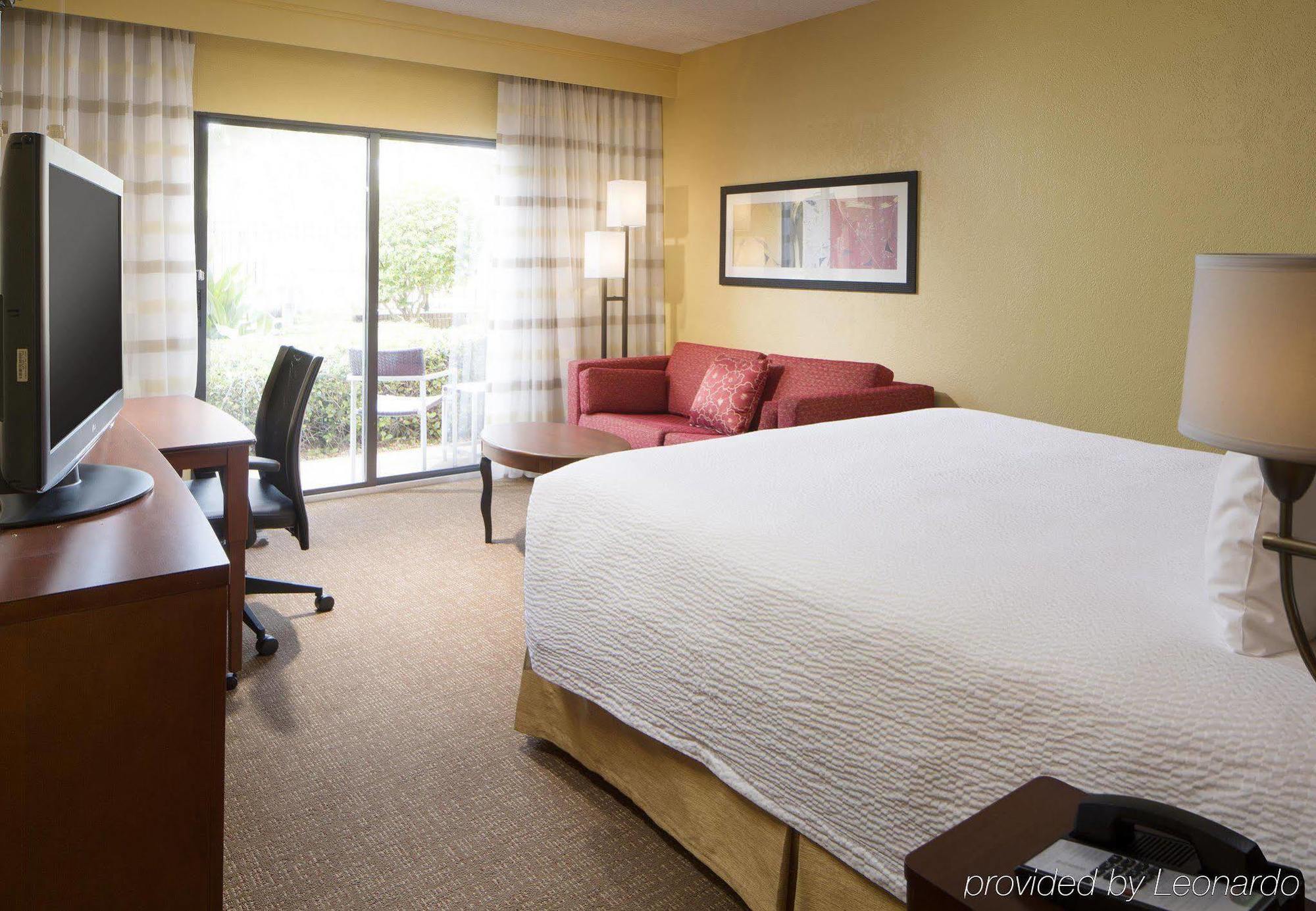 Courtyard Tampa Westshore/Airport Exterior photo
